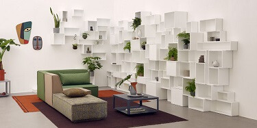Bibliothèque modulable créée avec des cubes de rangement